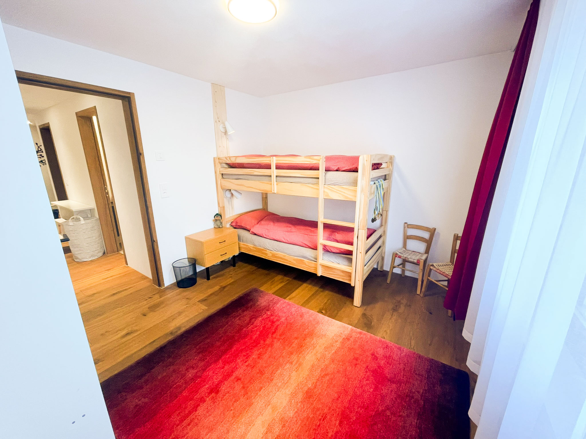 Kinderzimmer 1 mit Hochbetten und Stauraum