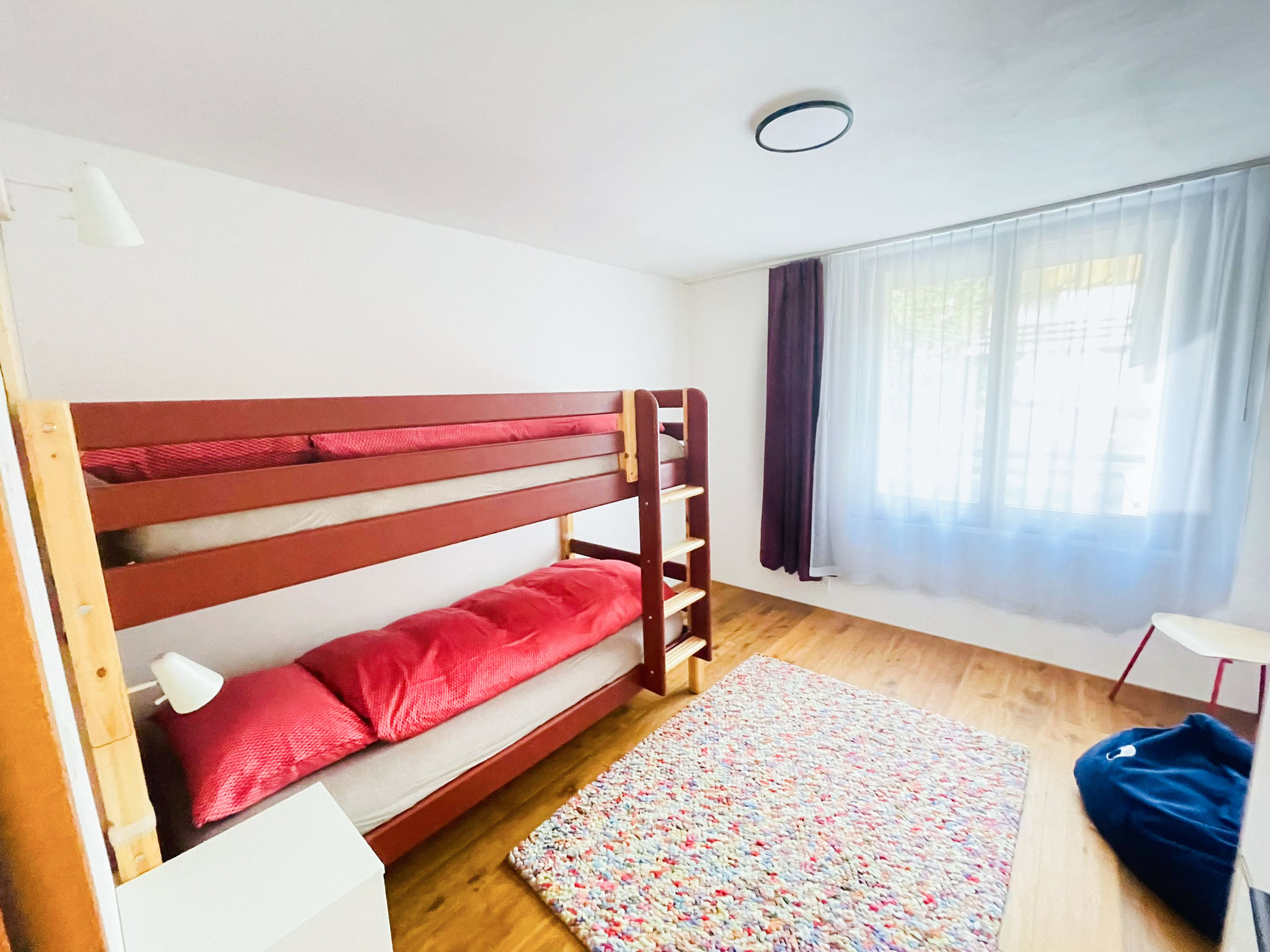 Kinderzimmer 1 mit Hochbetten und Stauraum